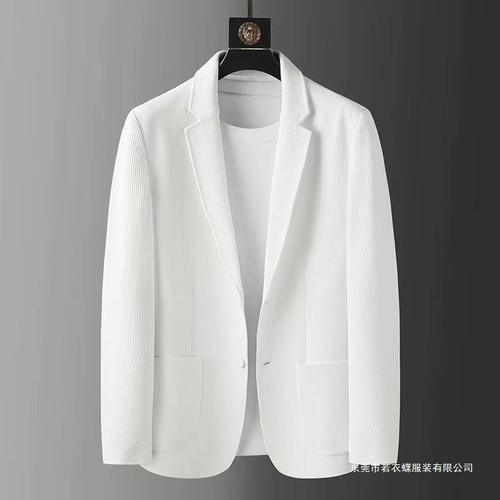 男士正装面料全指南 从羊毛到混纺，打造绅士品位的关键
